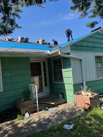 Roofers working on new roof on residential home in Kansas city