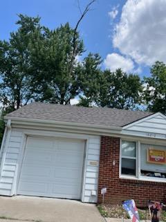 Roofers working on new roof on residential home in Kansas city